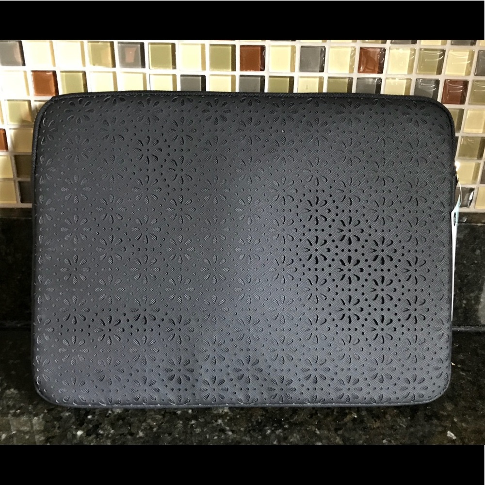 NWT Black Laptop Tablet Zipper Pouch